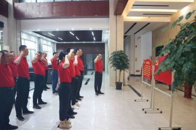 永遠(yuǎn)跟黨走，奮進(jìn)新征程